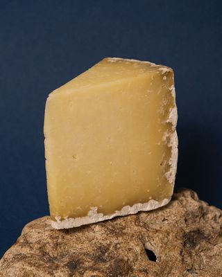 Petit Cantal Entre Deux  Cuña 200Gr