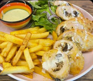 Куриное филе,фаршированное грибами в сливочном соусе