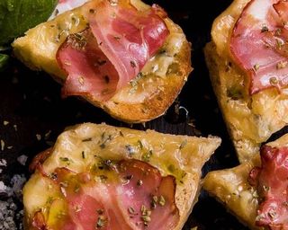 Pão Alho com Bacon e Queijo