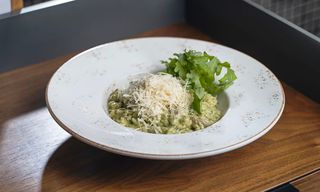 რიზოტო სოკოთი და მწვანე პესტოს სოუსით