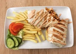 Tortilja sa piletinom i pomfrit