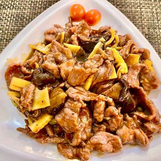 Ternera con Bambú y Setas Chinas