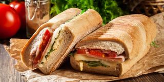 хрустящий панини с брискетом