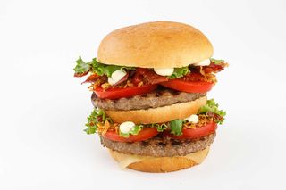 Burger gigante Lowen Gross con patatine fritte 