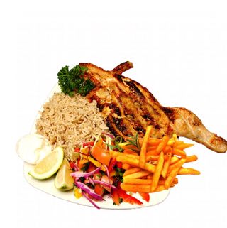 Meio frango , com arroz ,batatas e salada