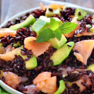 Riso venere salmone e avocado