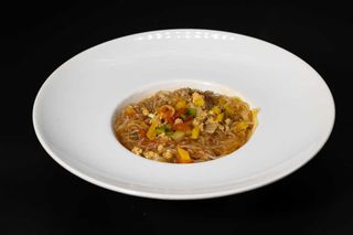 131 Spaghetti di soia, carne, peperoni, piccante