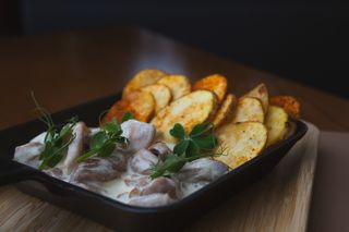 Картофель жареный с кусочками курицы (400г)