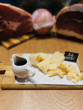 Parmigiano Reggiano 24 mesi con glassa d'Aceto di Modena