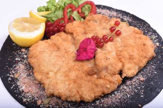 Şniţel vienez din cotlet de porc