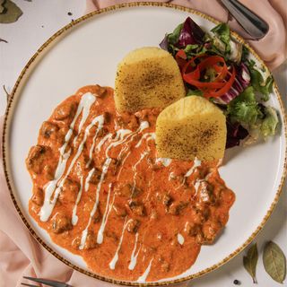 Papricaș de vițel cu mămăliguță