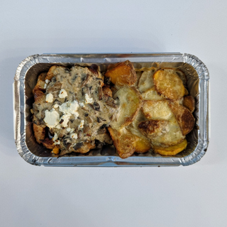 გიროსი შამპინიონსოუსში კრეტანულ კარტოფილთან