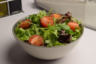 Mix zelenih salata sa čerijem