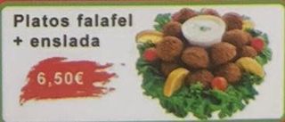 Platos De Falafel Con Ensalada