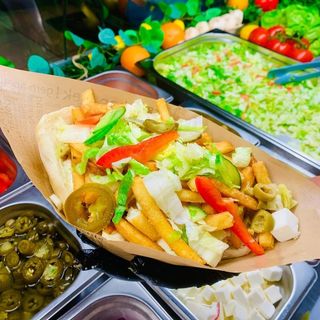 Zain kebab w bułce z serem