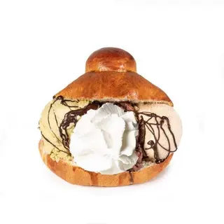 Brioche gelato con panna