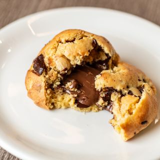 Cookie dúo de chocolates y avellana