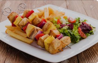 Plato combinado  pincho de pollo