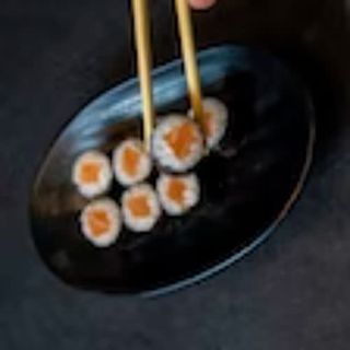 Makis De Salmón (8 Pzas.)