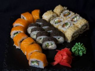 СЕТ FAMILY (філадельфія з лососем, каліфорнія з лососем, мак з огірком) (24шм/650g)