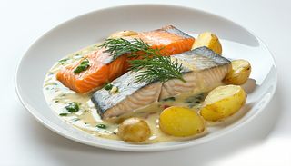 Śledź w śmietanie z ziemniakami gotowanymi