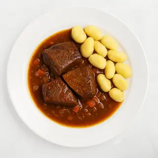 Pašticada s domaćim njokima