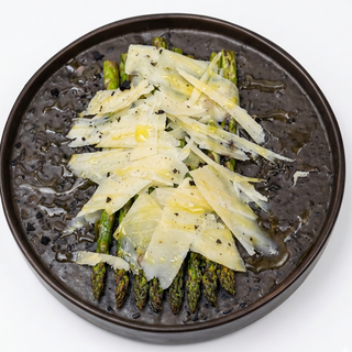 Trigueros con lascas de parmesano