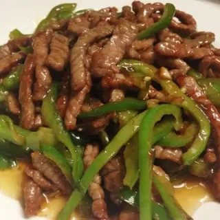 Ternera con pimientos verdes