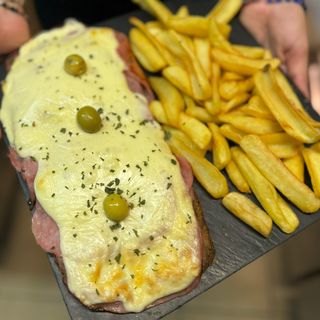 2 Milanesas Napolitanas + 2 Bebidas + 2 Patatas