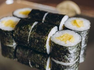 Макі з манго (130g)