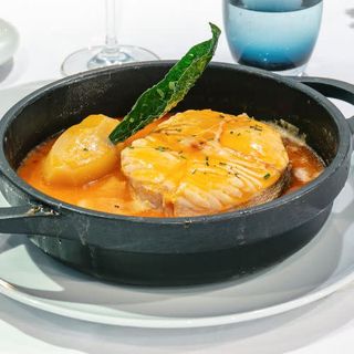 Merluza a la Gallega con sus cachelos y pimentón de La Vera