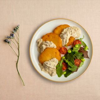 Деруни з соусом із білих грибів