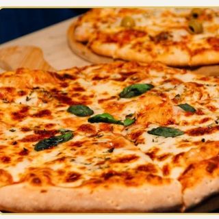 Pizzas Atún con tomate (Mediana)