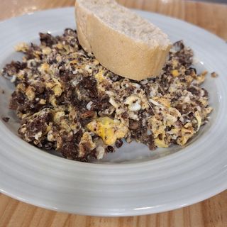 REVUELTOS DE MORCILLA