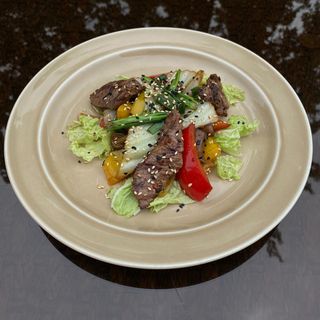 Теплый салат с кониной