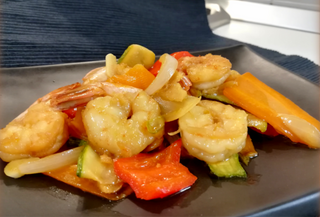 Gamberetti con verdure miste