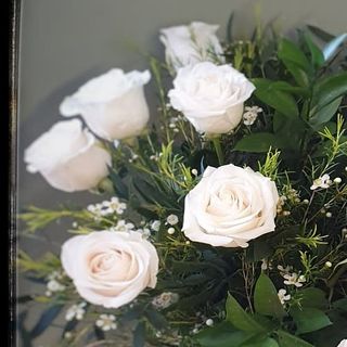 Media Docena Rosas Blancas