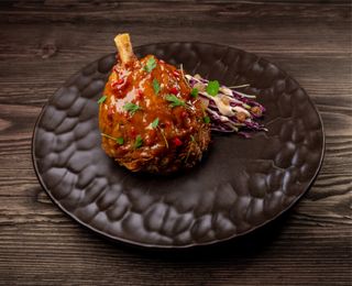 Ciolan de porc cu coleslow