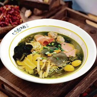 Exclusivo Fideos de caldo  Chucrut con completo carne y verduras 全家福酸菜面/米线