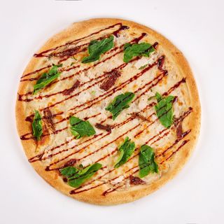 Піца вершкова з куркою та трюфелем