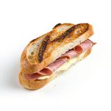 Bocadillo de pinchos de taouk con patatas fritas y alioli