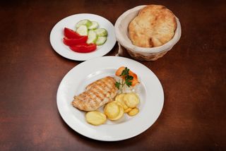 Obrok  Pileće belo na žaru