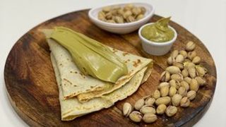 Slatka palačinka sa kremom od pistaća