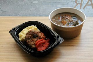 Lentejas + 1 filete ruso con puré de patata 