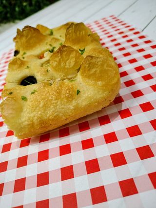 Focaccia De 3 Quesos Y Jamón