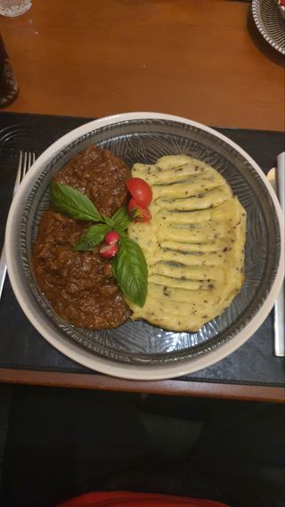 Juneći repovi u sopstvenom sosu 600gr