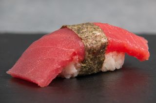 Нігірі Тунець