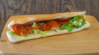 Sendvič sir šunka u pecivu