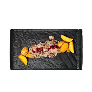 Медальоны из телятины в сливочно-грибном соусе