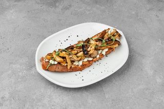 Брускета з блакитним сиром, печені гриби (80г)